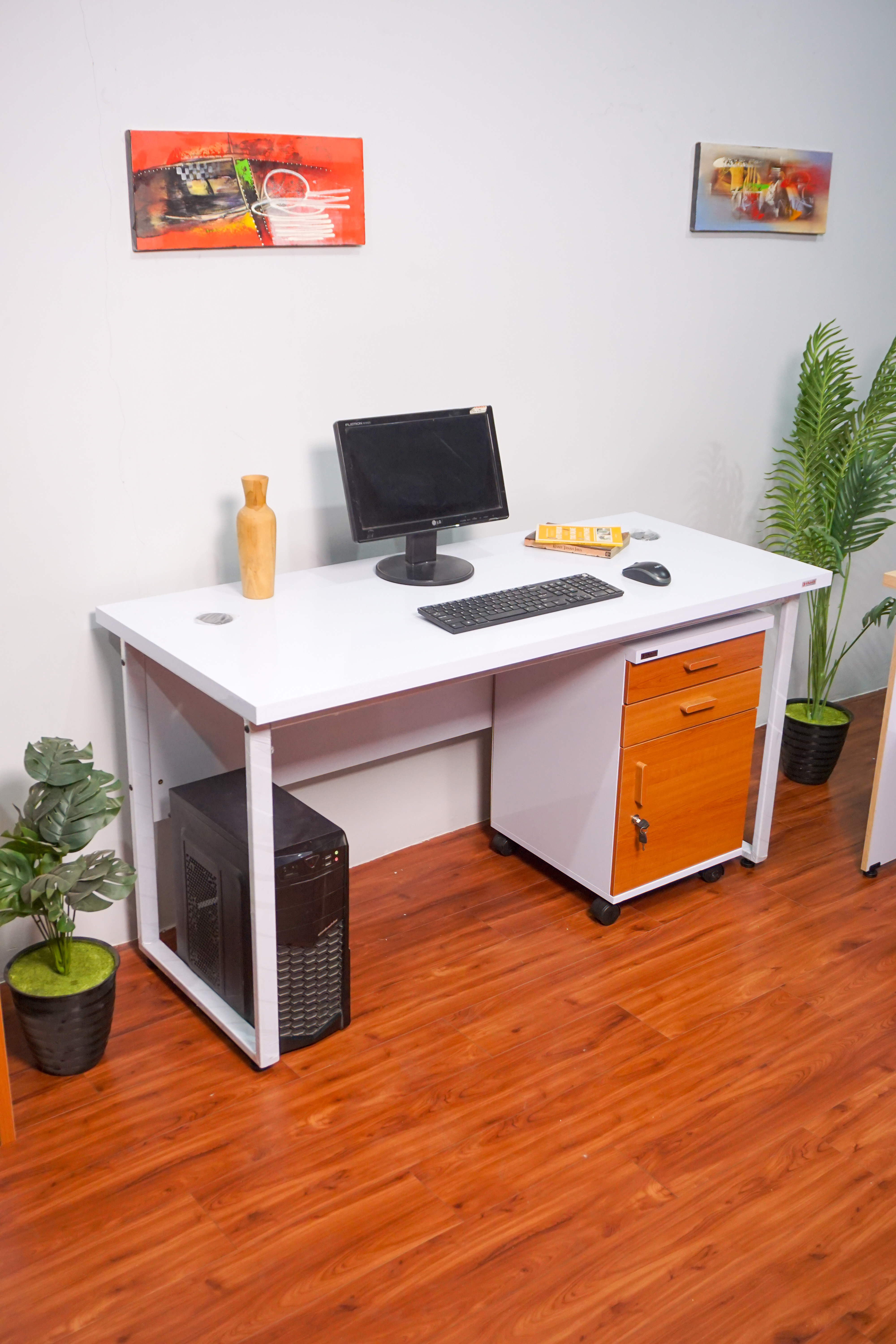 MT 568 PUTIH + NAKAS 217 CHERY